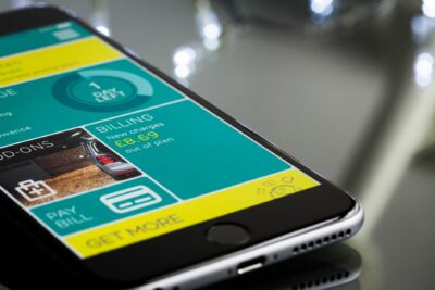 SFR augmente ses forfaits mobiles et box : comparer avant d&rsquo;accepter la hausse